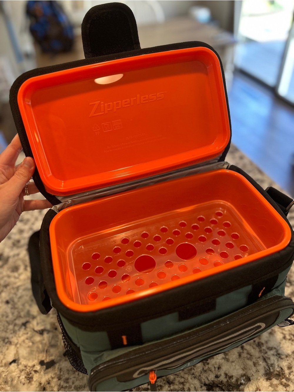 Titan by Arctic Zone Deep Freeze Zipperless Hardbody 8qt Cooler Lunch Bag - Picture 5 of 9